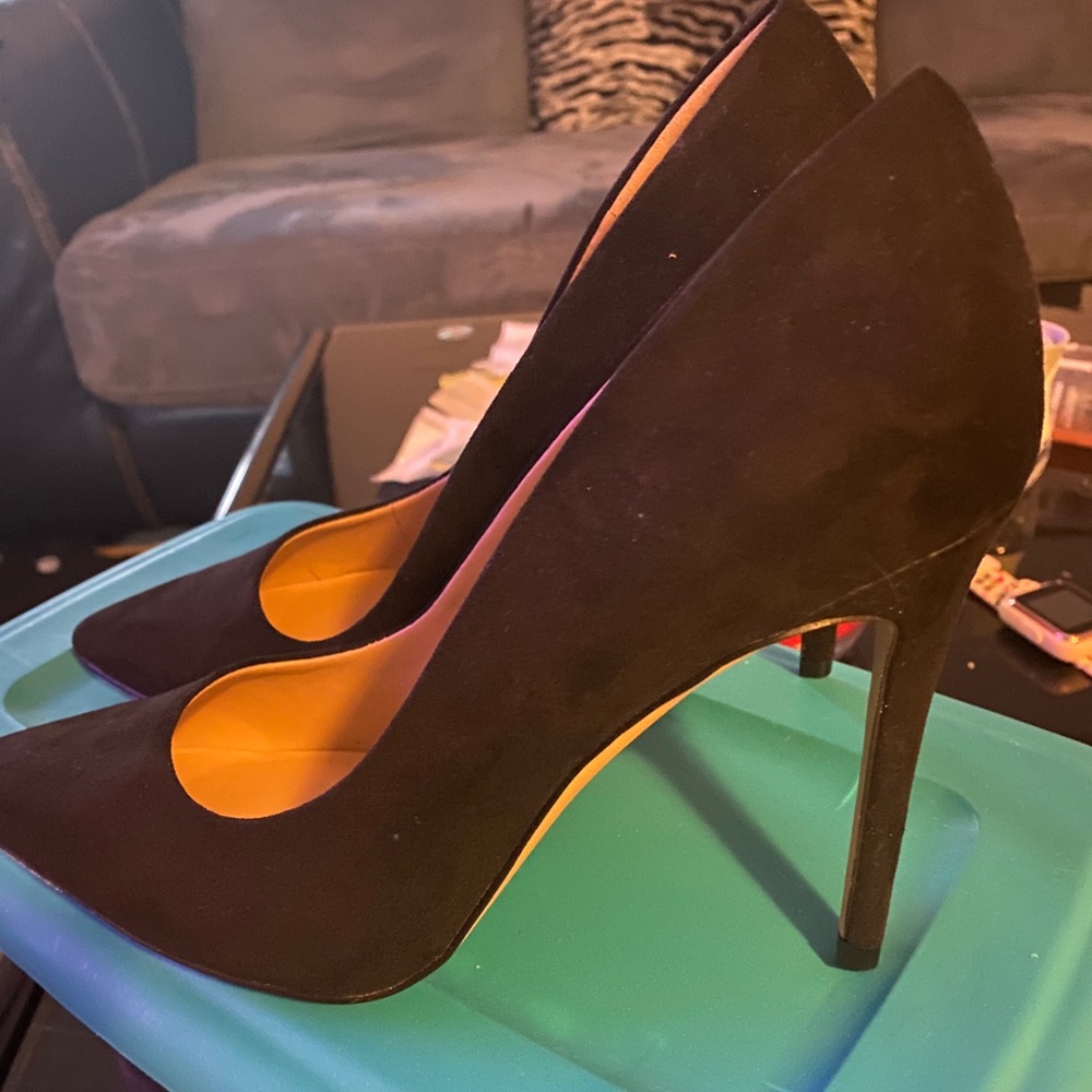 Black microfiber pumps